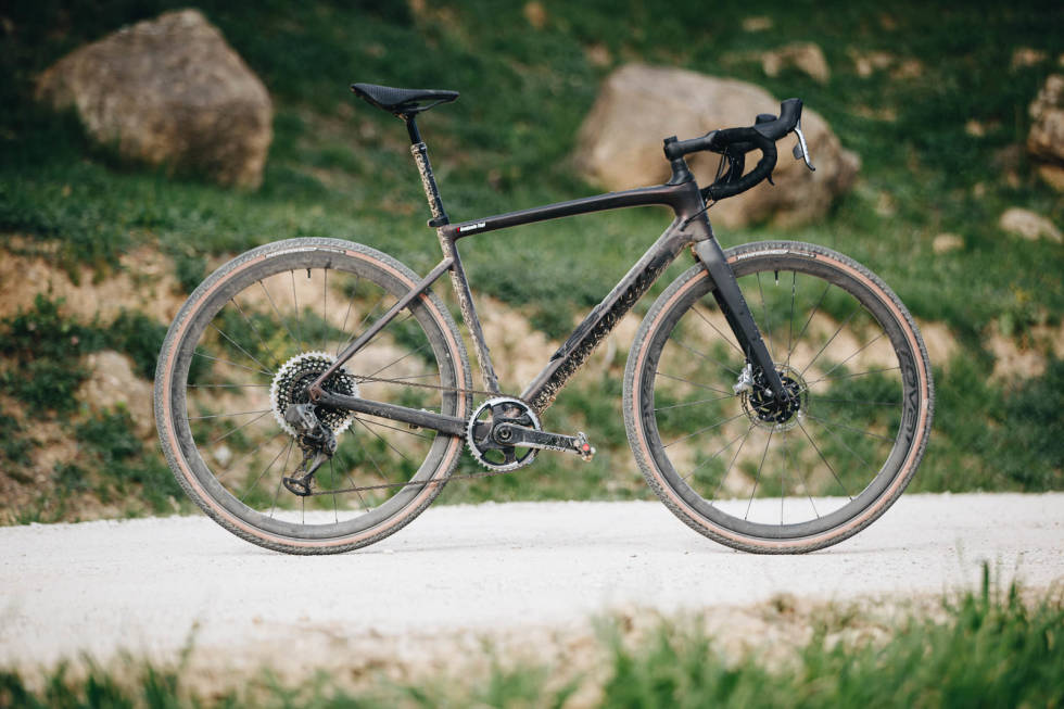 TOPPMODELL: Diverge S-Works med trådløs giring fra SRAM, heve-senkepinne og karbonhjul fra Roval. specialized s-works diverge