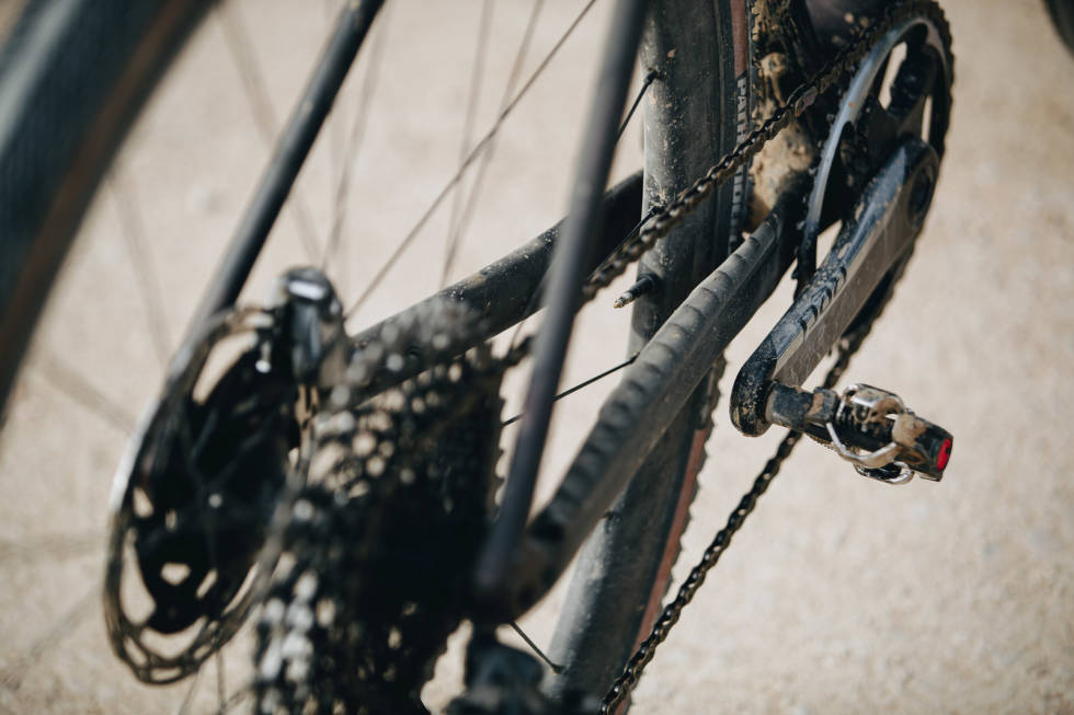 FOR GROVT UNDERLAG: Kjedestaget er beskyttet av en grov gummipølse. Ser riktig bra ut, og er verdt et par ekstra gram. Specialized-Diverge-11