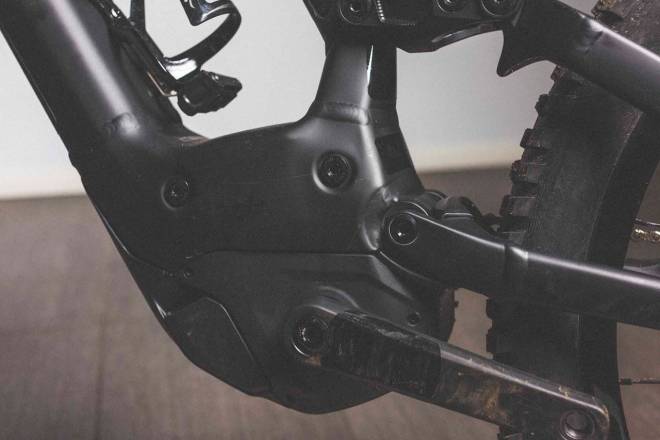 KRAFTPLUGG: Specialized sin Turbo Levo-motor yter nesten 100 Nm, men veier under 3 kilo likevel. Specialized Turbo 2.1 motor