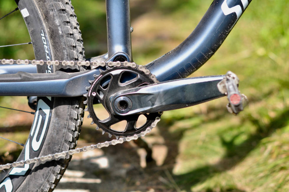 FIN OG RIMELIG: Alu-kranken fra SRAM er stilig, funksjonell og rimelig. Specialized Epic EVO Expert