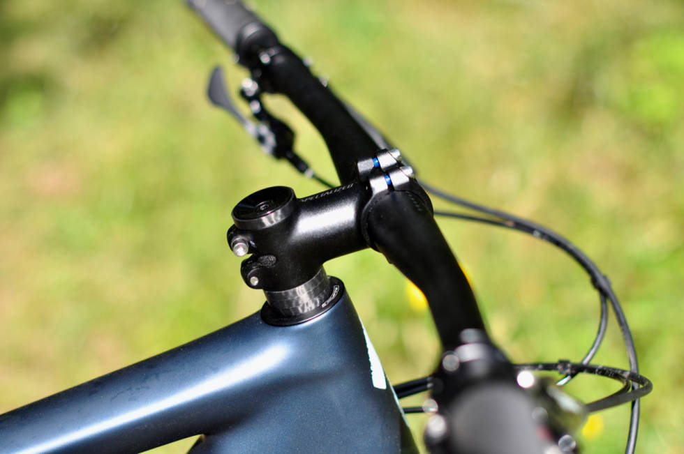 KORT STEM: Specialized Epic EVO kommer med 60 mm kort stem uansett størrelse. Specialized Epic EVO Expert