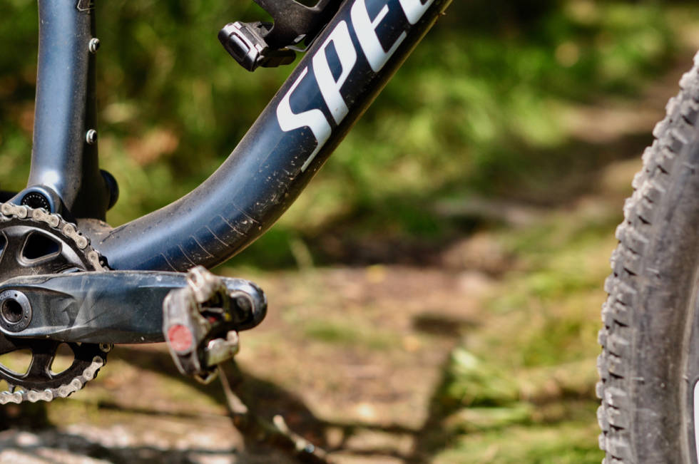 LETT-POLSTRET: Underrøret på Specialized Epic EVO har et lag med beskyttelsesteip. Specialized Epic EVO Expert