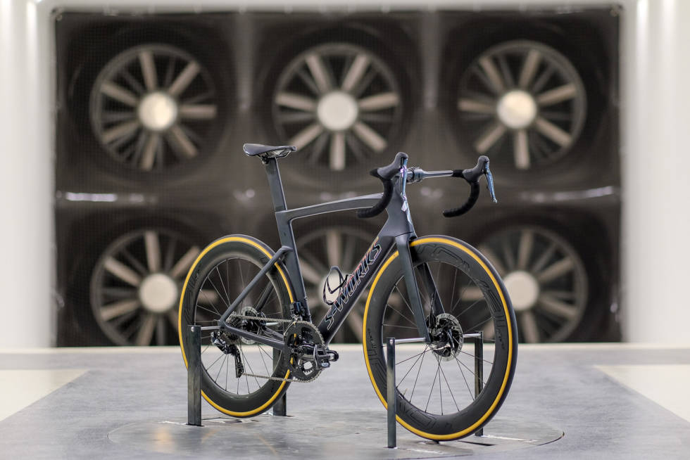 IMPONERENDE: Specialized har bygget sin egen vindtunell til testing, noe som fort øker prisen på en sykkel. Foto: Specialized. Specialized vindtunell