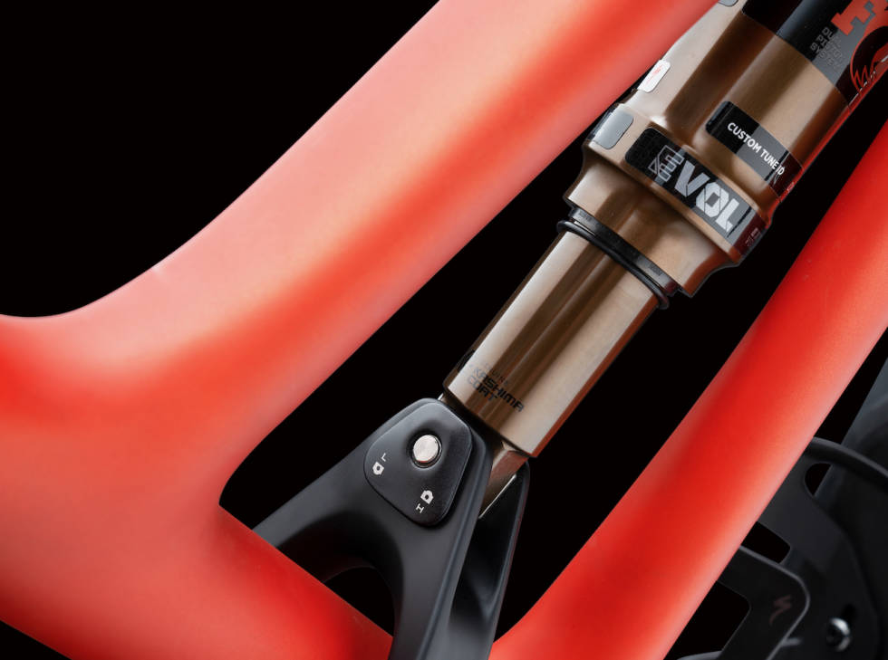 HØY OG LAV: Ved å vri på demperfestet kan du velge mellom to geometrier. Specialized Stumpjumper 2021