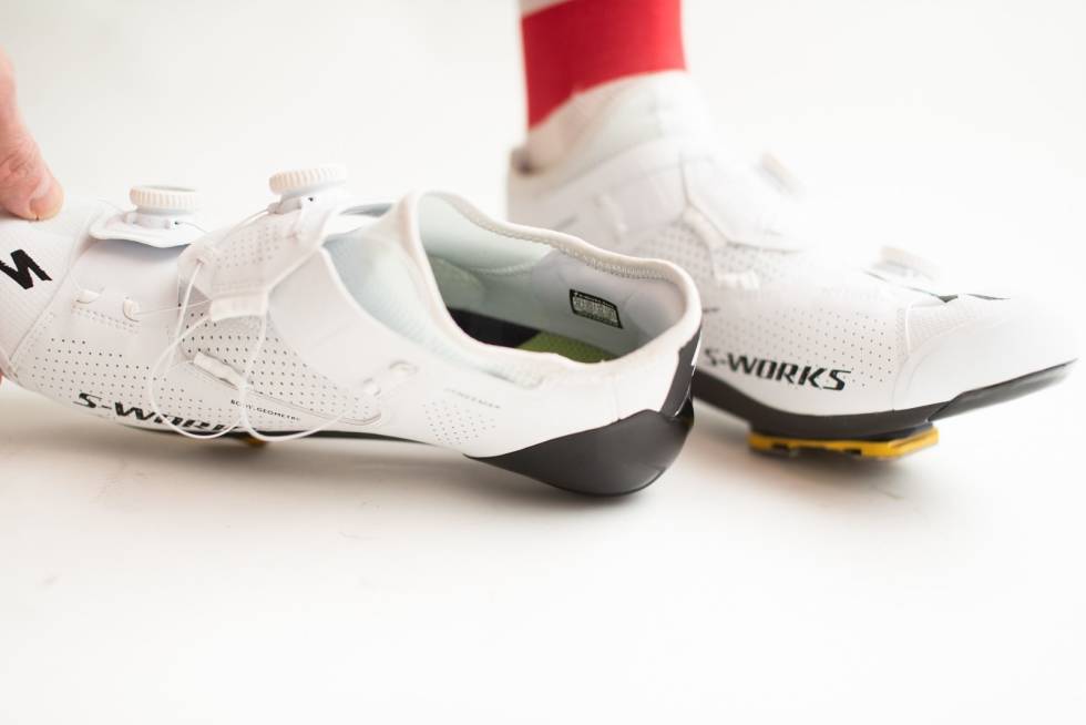 POLSTRET: Inne i hælkappen er det godt med polstring. Foto: Henrik Alpers Specialized Ares