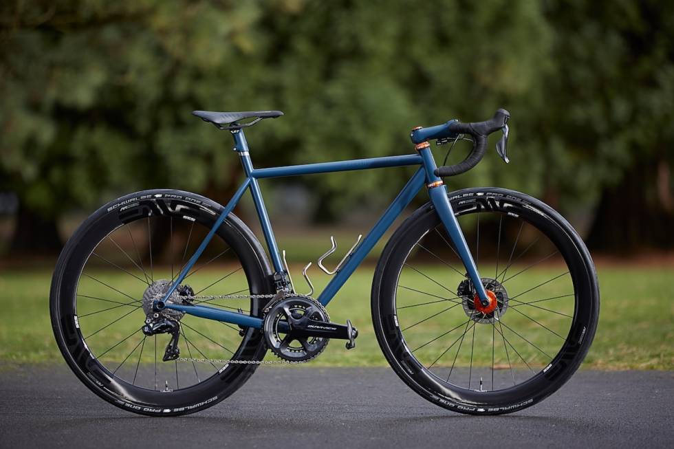 ARBEIDSBLÅTT: Speedvagen kan også bestilles i mer diskré farger. Denne fargen heter Alpers Blue. (Ja, du leste riktig). speedvagen alpers blue