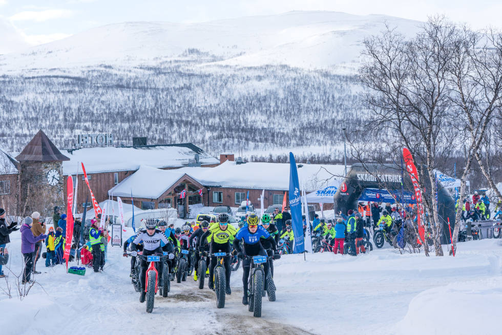 Skaidi Fatbike blir NM også i 2020. Her fra starten under NM 2019. Foto: Rino Engdal Skaidi Fatbike blir NM 2020