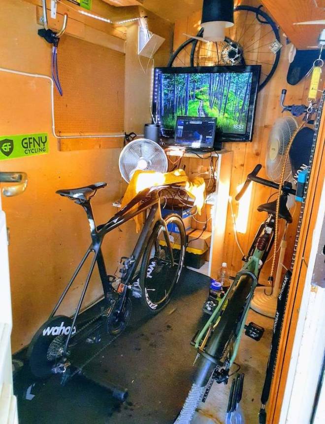 PAIN CAVE: Stefan Jacobsen logget flesteparten av sine høydemeter i denne boden. Stefan-Jacobsen-Pain-cave