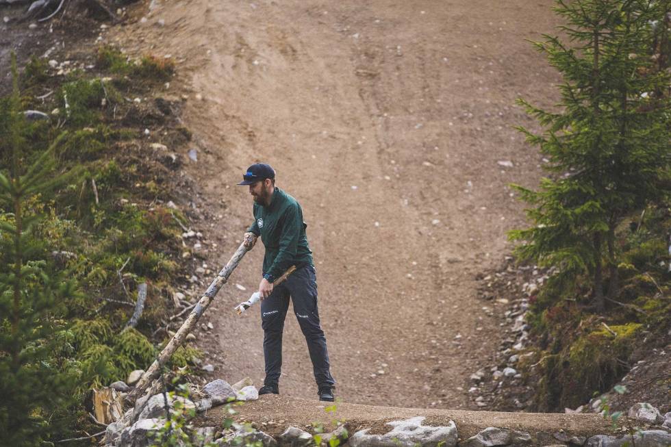 SNART SESONG: Det nærmer seg sykkelsesong på de store destinasjonene, og Olve Norderhaug i Trysil Bike Arena utelukker ikke at behovet for flere stibyggere vil melde seg fremover. Foto: Kristoffer H. Kippernes stibygging trysil bike arena olve norderhaug