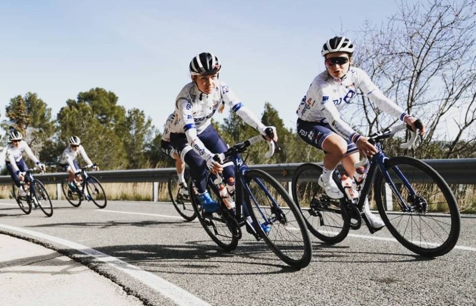 SKANDINAVISK DUO: Cecilie Uttrup Ludwig (til høyre) er lagets store stjerne, og kan fort være avgjørende for at Borgli selv får et stort resultat. Foto: Thomas Maheux/FDJ stine borgli cecilie uttrup ludwig fdj