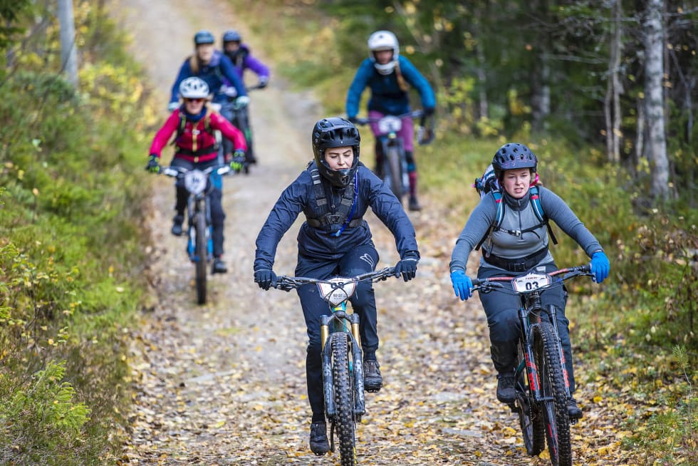 Så var de i gang: Stine Torgersbråten og Tonje Sameien. Foto: Pål Westgaard