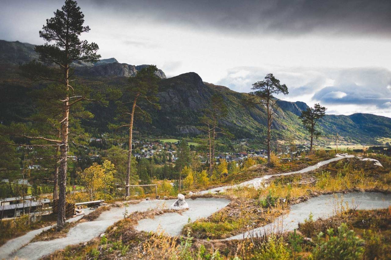 SVINGBONANZA: Svinger og kuler - Tottelia Rides vil fremkalle et smil hos de fleste syklister. Foto: Kristoffer H. Kippernes stisykling familie hemsedal