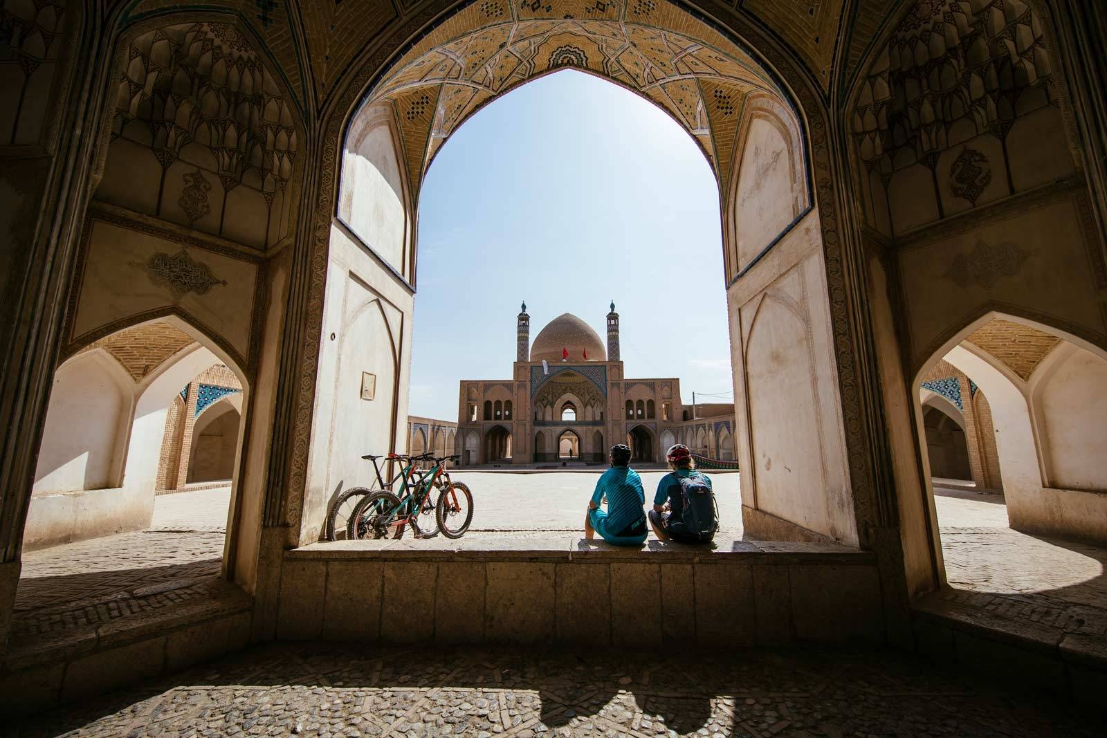 SAKRAL PAUSE: En urban pause mellom rundene med stisykling. Stisykling-i-Iran-6