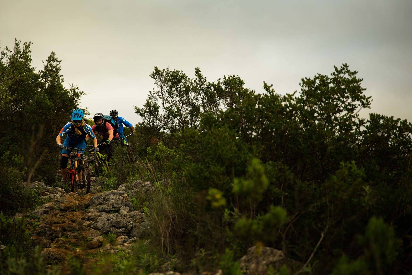 Vulkansk: S. Miguel Bike Park består av lavastein og rød jord. På baksiden av parken er det en perle av en teknisk sti hvor Hilde Strædet fører an. Stisykling-i-Portugal-5