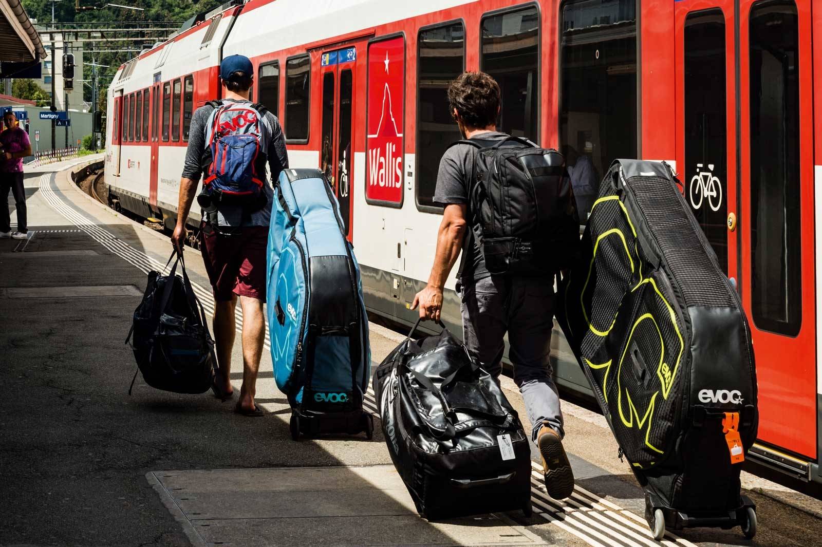 FORBILDE: Togforbindelsene i Sveits er veldig gode, og det er heller ikke noe problem å reise med sykkel, det være seg med nedpakket i sykkelkoffert, eller montert. Stisykling-i-Sveits-2