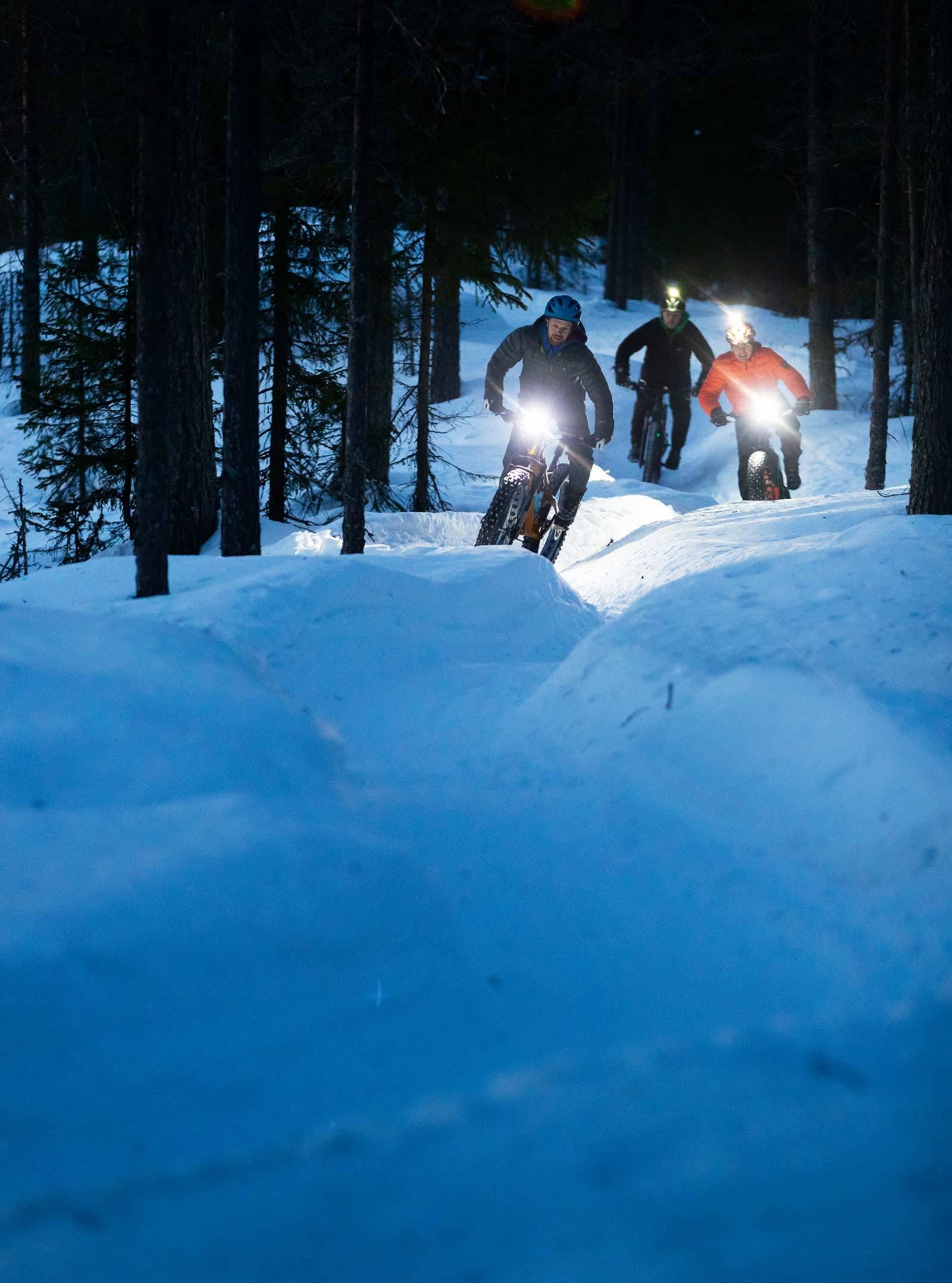 SIDE OM SIDE: Ole Henrik Illenberger leder an, opp en slak klatring i løypenettverket ved Birkebeineren Skistadion. stisykling-lillehammer-6