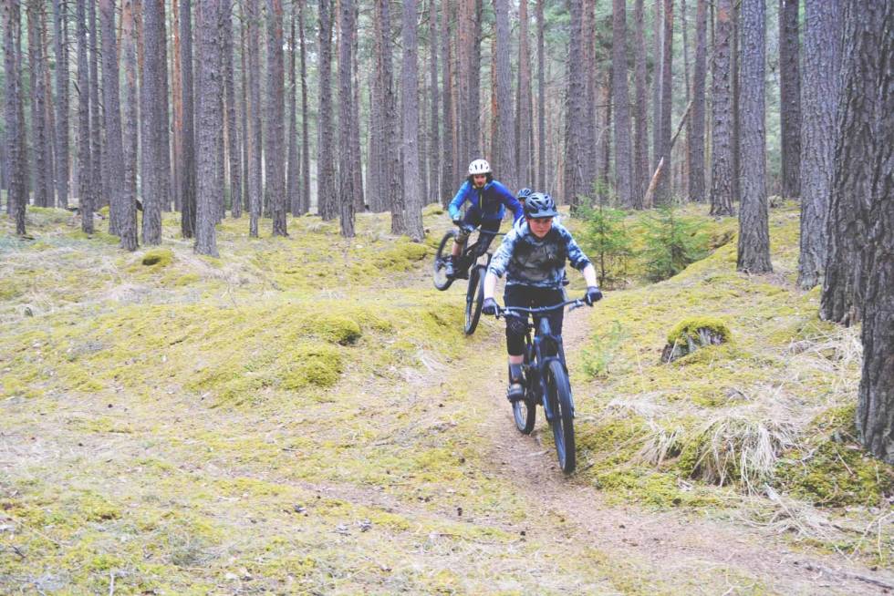 LEK: Årets første turer er som regel noen av de beste. Foto: Julia Hamre stisykling-ringebu-frya-foto-julia-hamre-0035