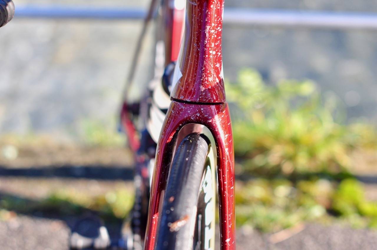 SELV PÅ AEROSYKLER: Også Trek Madone kommer utstyrt med 28 mm dekk som standard. Det er plass til både 30 og 32 også. Trek Madone SLR 28 mm dekk