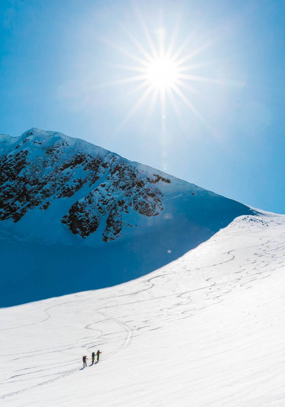 På vei mot Storbua. Nydelig skiterreng lant til fjells. Foto: Einar Engdal Storbua-Toppturer-i-Romsdalen-3