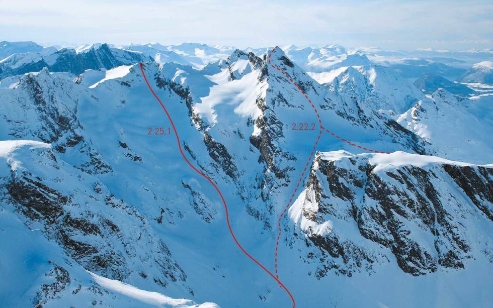 Vengetindene sett fra øst med Slingsbyruta og Mjølnerbreen til Sørlige Vengetind. Store-Venjetind-Toppturer-i-Romsdalen-2