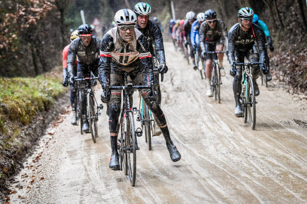 SØLEKAKER: Tom Dumoulin smaker bokstavelig talt på rittet, 2017. Foto: Cor Vos. strade bianche