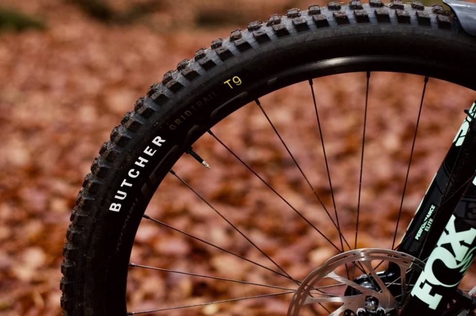 FORDEKK: Butcher Trail Grid med T9-gummi. Stumpjumper EVO 2021