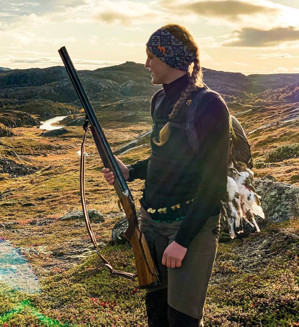 @sunnivalillesund: Lever for høsten, jakta og sånne dager som dette #høst #rypejakt #fjellrype #fuglejakt #finefinnmark #jarfjord #sørvaranger #skittjaktno #jfof #njffjenter #turjenter #jaktjenter #friluftsliv sunnivalillesund