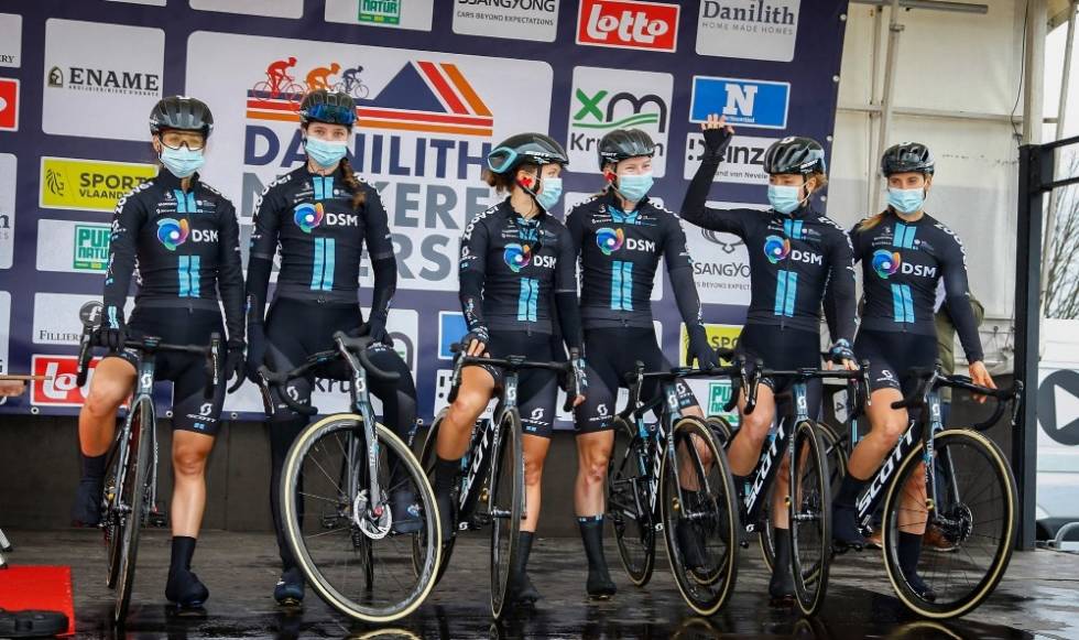 TROR PÅ BEDRING: Andersen håper det løsner for det tyske laget i løpet av de neste rittene. Om to og en halv uke venter Flandern rundt. Foto: Cor Vos susanne andersen team dsm nokere koerse