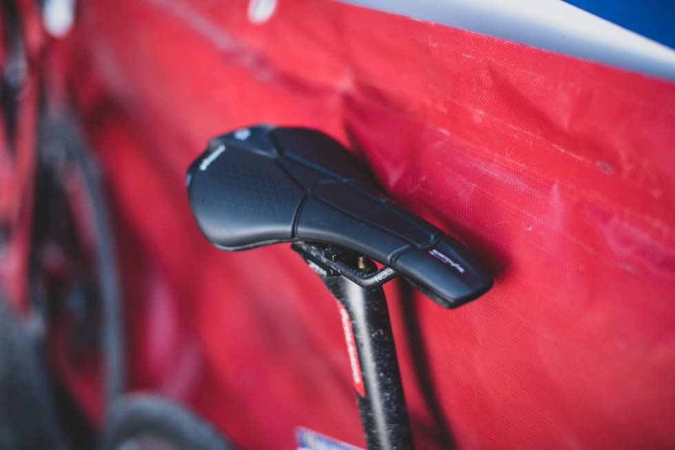 I SADELEN: Sven Erik kjører Prologo Scratch M5 på sin Colnago V3Rs. sven erik bystrøm colnago