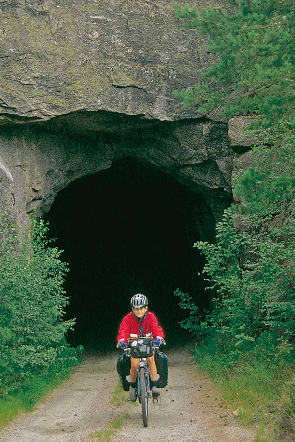 Ta med lykt. Noen tunneler er uten lys. Foto: Morten I. Kerr Sykkel-gjennom-Setesdal-Morten-Kerr-4