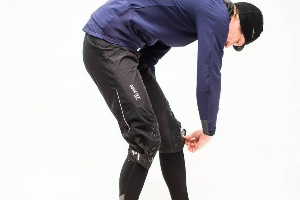 ELASTIKK: Nederst i sidene er det lagt inn en kile med ekstra elastisk materiale. Velocio Signature Softshell-jakke
