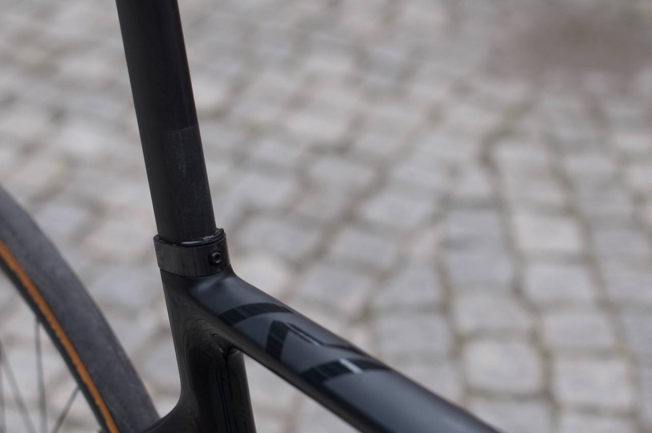 ENKEL FUNKSJON: Setepinneklemma på Scott Addict RC20 er en enkel settskrue, men den holder setet oppe. Seteklemme Scott Addict RC 20