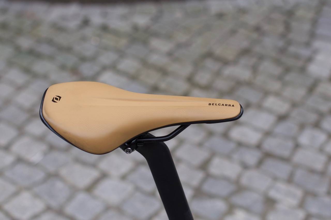 MATCHER DEKKENE: Det lysebrune setet matcher skinwall-dekkene fint. Sete Scott Addict RC 20