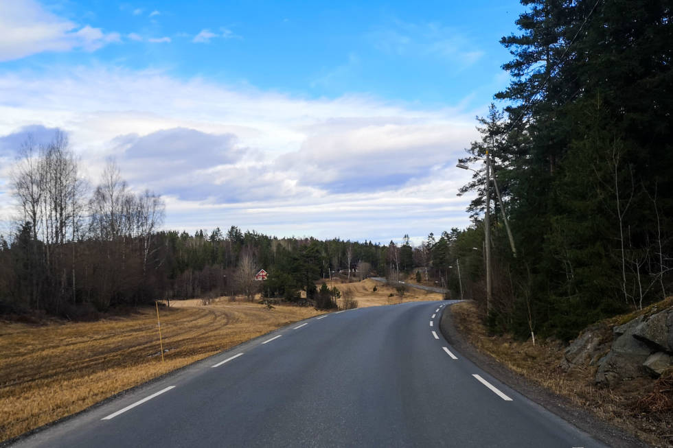 GØY PÅ LANDET: En skal ikke langt ut av Oslo før slike veier dukker opp overalt. Foto: Henrik Alpers. sykkeltur-påsken-7