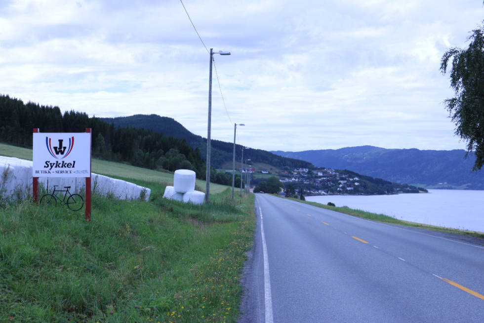 WILMANN SYKKEL: I vakre omgivelser langs Orkdalsfjorden finner du Jostein Wilmanns sykkelverksted. Foto: Knut Andreas Lone sykkelturer i trondheim 2