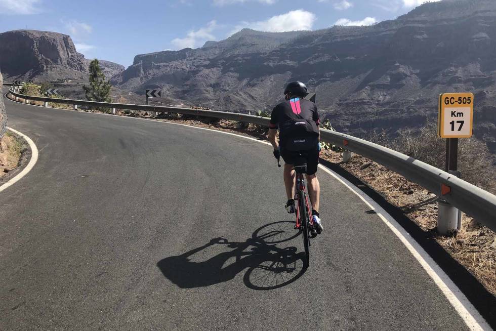 FULL STOPP: Sturla Almberg og reisefølget fikk avbrutt treningssamlingen da coronaviruset for alvor satte sitt preg på Gran Canaria. Foto: Privat. sykling-gran-canaria-corona-1
