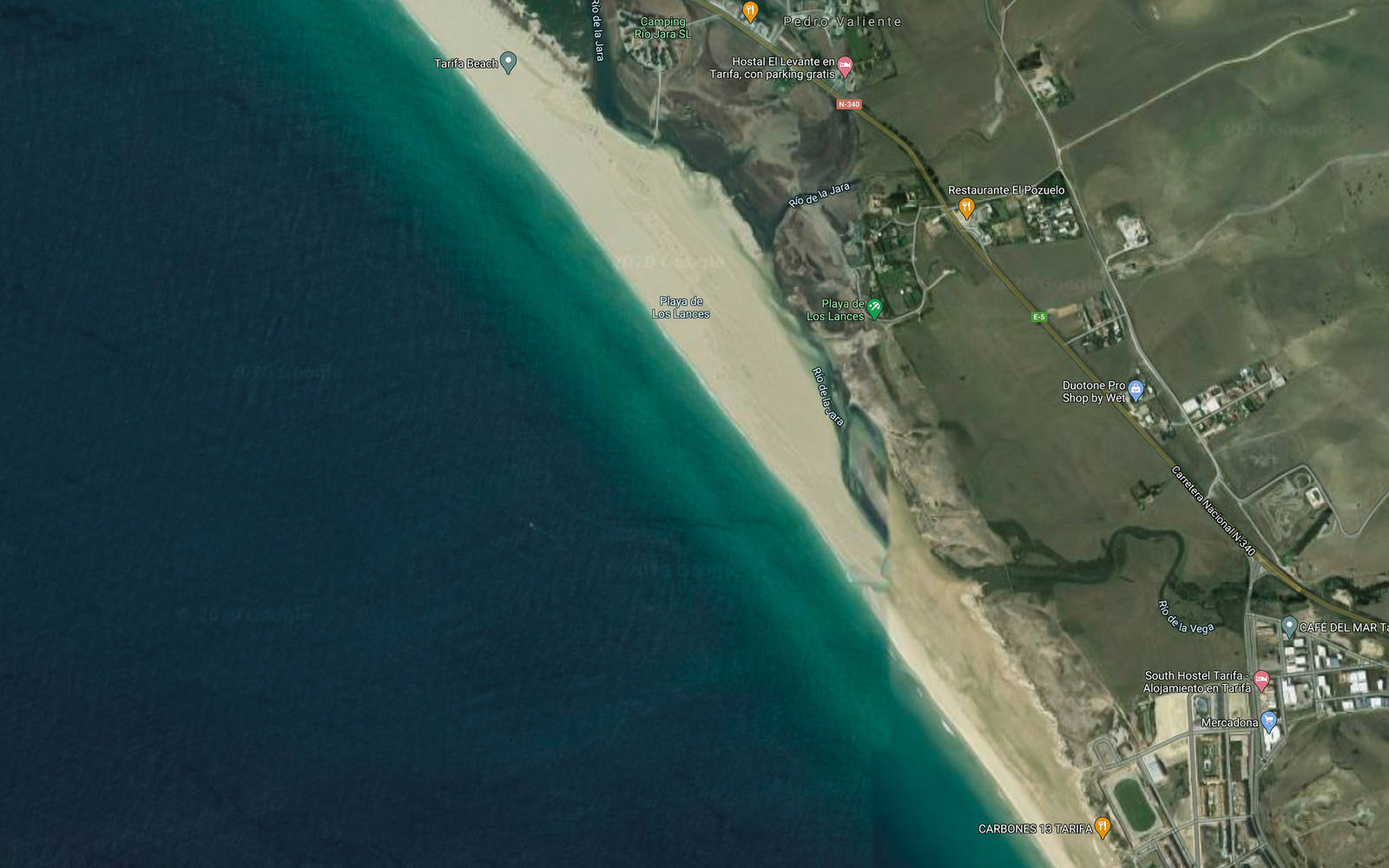 SPANIA: Strendene i Tarifa er flere kilometer lange. Lagunen La Charca varierer i størrelse, avhengig av vær og vind. Google La Charca Tarifa Kite