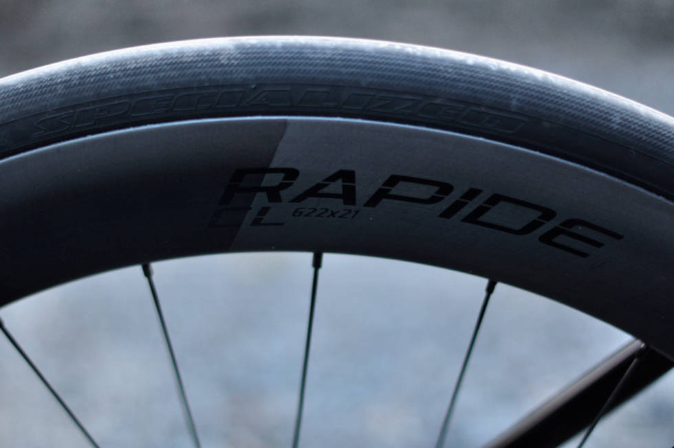 MIDDELS PROFIL: Karbonhjulene på Tarmac SL7 Pro har middels høy profil. De er lite påvirket av vind og føles kvikke og villige. Utvendige nipler er brukervennlig. Specialized Tarmac SL7