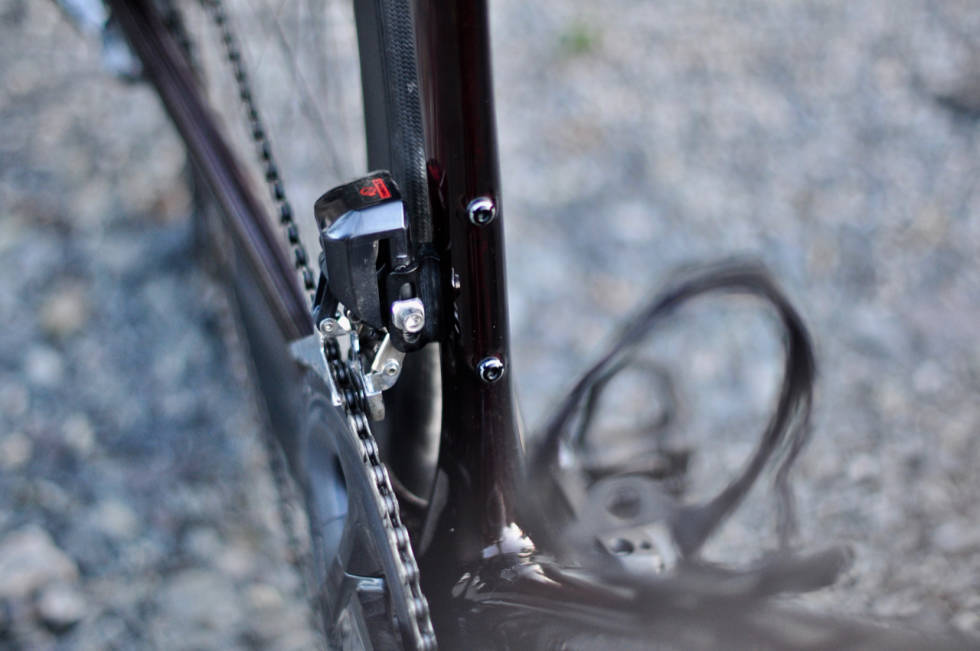 AUTOTRIM: Shimanos Di2-systemer posisjonerer automatisk frontgiret i forhold til kjedet slik at du unngår subbing. Auto trim på DI2