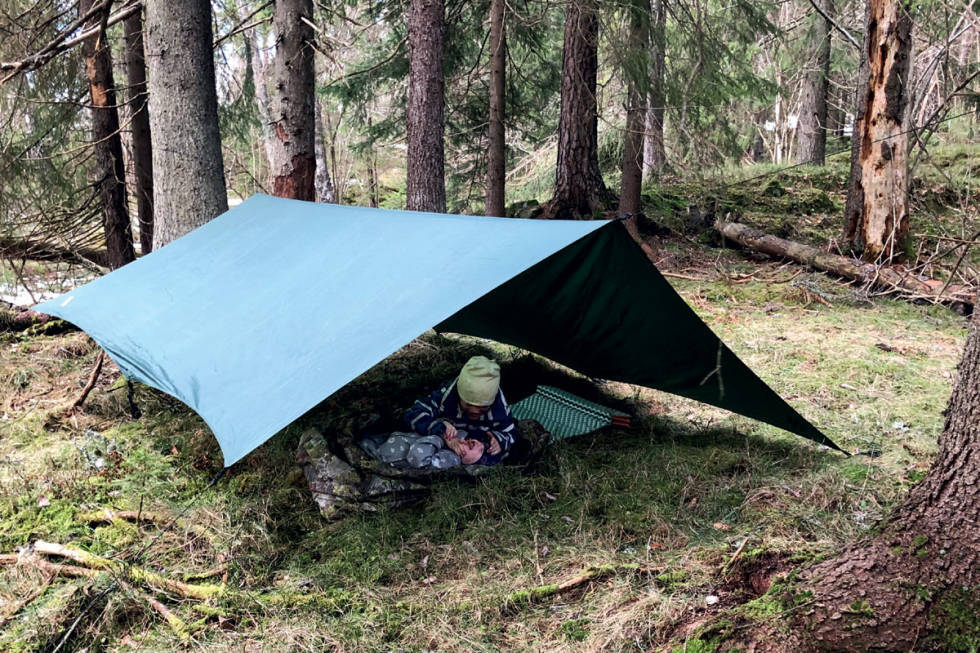 LY: Med tarp trenger du ikke bekymre deg for om regnet skulle komme overraskende. tarp