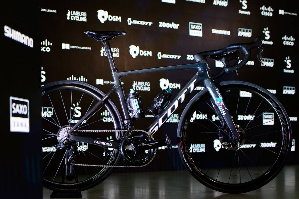 NY SYKKEL: Andreas Leknessund går fra Dare Bikes til Scott. I Team DSM vil han trolig kunne velge mellom modellene Addict eller Foil. Team-DSM-Sykkel