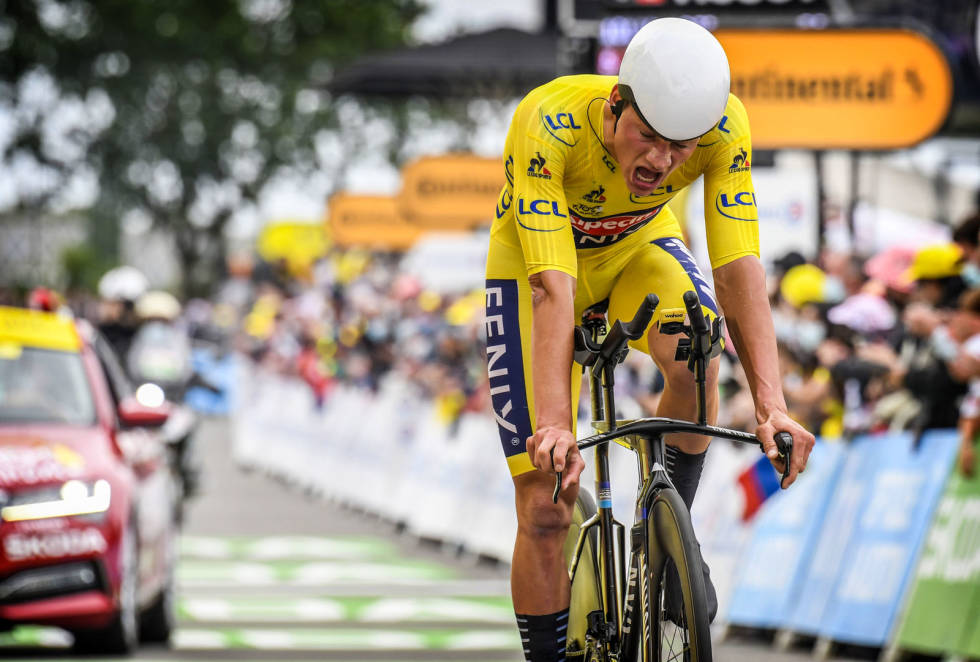OPPDRAG FULLFØRT: Mathieu van der Poel beholdt den gule ledertrøyen med bare åtte sekunder. Foto: Cor Vos. tempo-tour-de-france-5