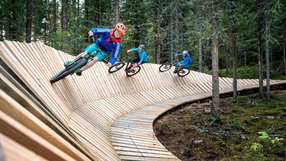 SKILLS AND THRILLS: På terrengsykkelcampen for ungdom i Trysil lærer du både wallrides og andre knep. Foto: Destinasjon Trysil Terrengsykkelcamp for ungdom i Trysil