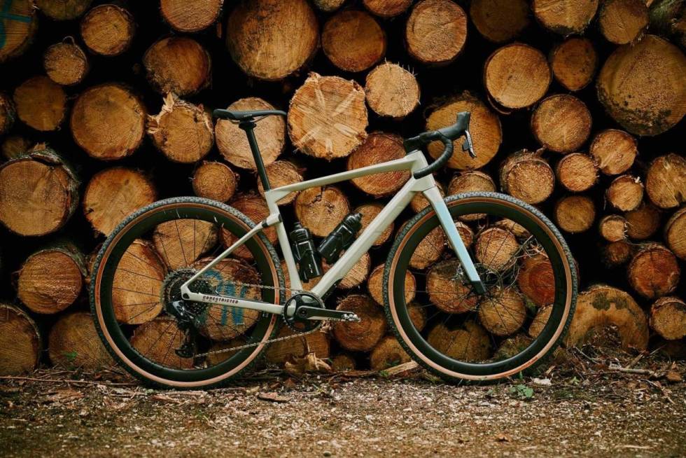 DEMPET BJØRN: BMC Urs har integrert støtdemper og terrengsykkelinspirert geometri. BMC Urs