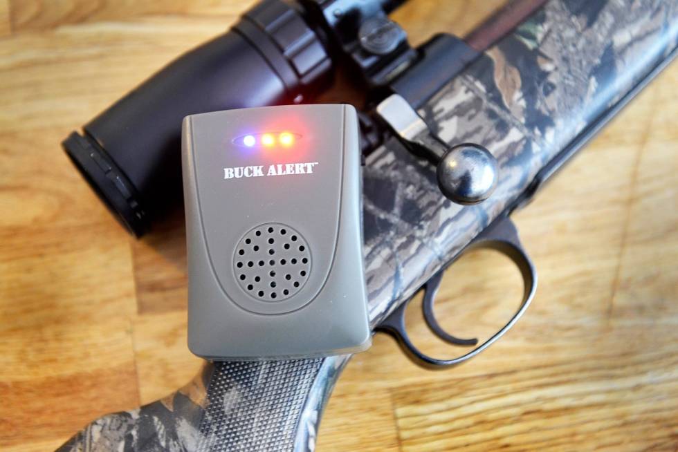 LYD, LYS OG VIBRASJON: Mottakeren kan både bråke og varsle stille med lysblink. Test-av-buck-alert-2