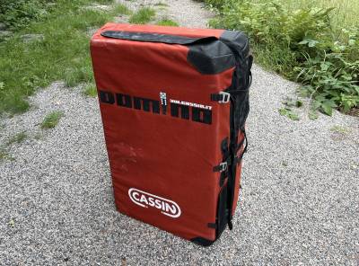 Solid sak: Domino er robust og hele 13,5 cm tjukk. test av cassin domino