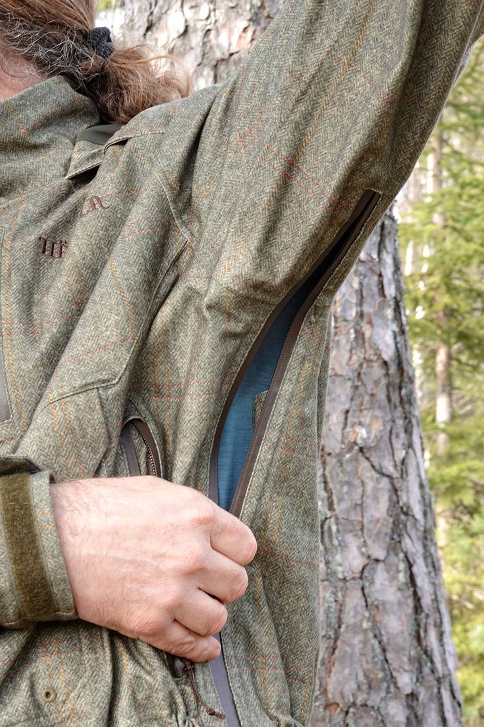 Halv lufting: Glidelåsen på venstre side går fra albue til linning, men vi skulle svært gjerne hatt det samme på høyre side. Test-av-Harkila-Stornoway-Active-2