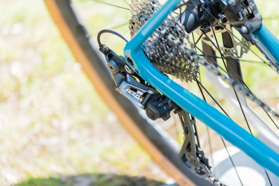 MED KLØTSJ: Shimanos GRX bakgir har kløtsj som holder kjedet stramt når du spretter bortover grusveien Test-av-Nakumara-Pursuit-x-60-2