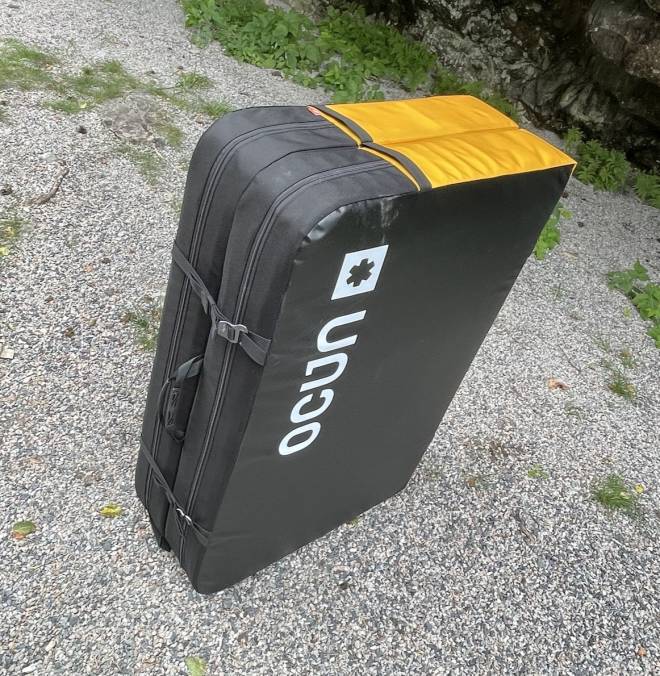 Størrelse: Den tar plass men er veldig god å ha når den ligger under buldreveggen. test av ocun paddy dominator crashpad