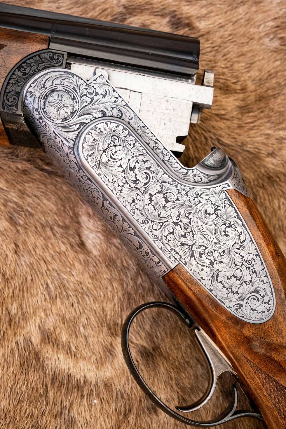 Håndverk: Sideplatene levner liten tvil om at vi her snakker børsemaker-håndverk i ypperste klasse fra Italia. Test-av-Rizzini-Artemis-4